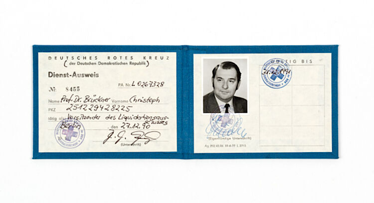 Für den Zusammenschluss war die formelle Auflösung des DRK der DDR unabdingbar. Professor Christoph Brückner leitete den „Liquidationsausschuss“, Rotkreuz-Museum Luckenwalde