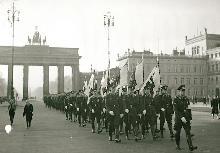Großkundgebung der DRK-Landesstelle III Berlin anlässlich des ersten Jahrestages der Neuorganisation des Deutschen Roten Kreuzes, 13.11.1938