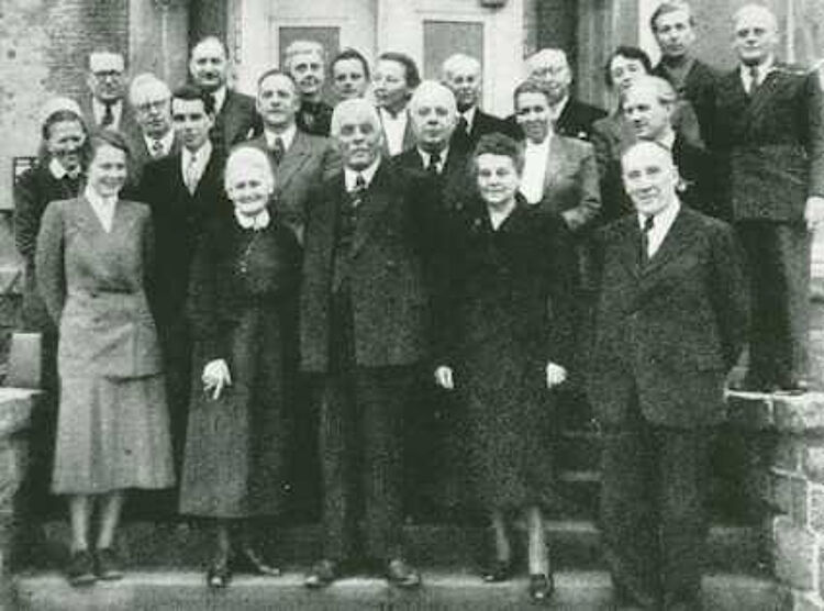 Die Gründungsversammlung in Koblenz gestaltet den Neubeginn im Deutschen Roten Kreuz (DRK) Die Gründungsversammlung in Koblenz gestaltet den Neubeginn im Deutschen Roten Kreuz (DRK)