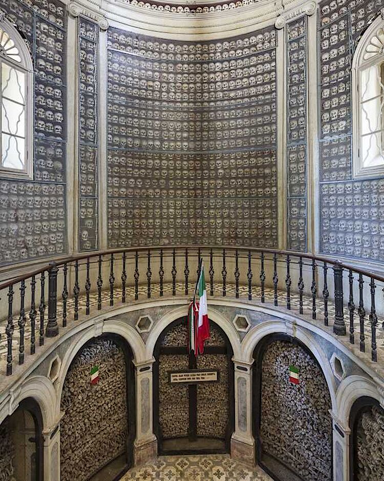 Das Beinhaus (Ossario) von Solferino, in dem die Überreste der in der Schlacht gefallenen Soldaten ruhen (Jörg F. Müller / DRK) Das Beinhaus (Ossario) von Solferino, in dem die Überreste der in der Schlacht gefallenen Soldaten ruhen (Jörg F. Müller / DRK)