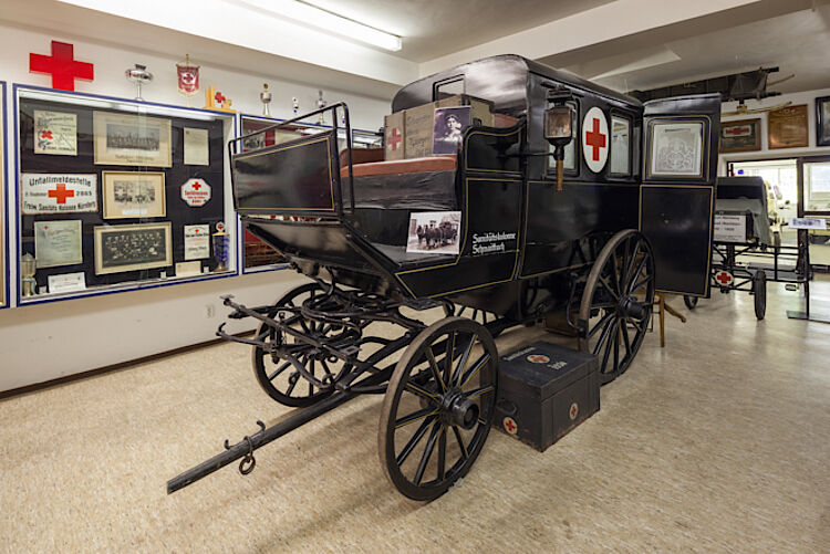 Rotkreuz-Museum Nürnberg: Transportfahrzeug der Sanitätskolonne Schnaittach, vermutlich um die Jahrhundertwende