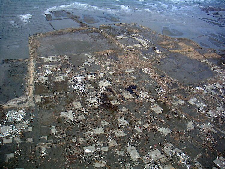 Von den Wassermassen zerstörtes Dorf am Meer in der Provinz Aceh, Indonesien