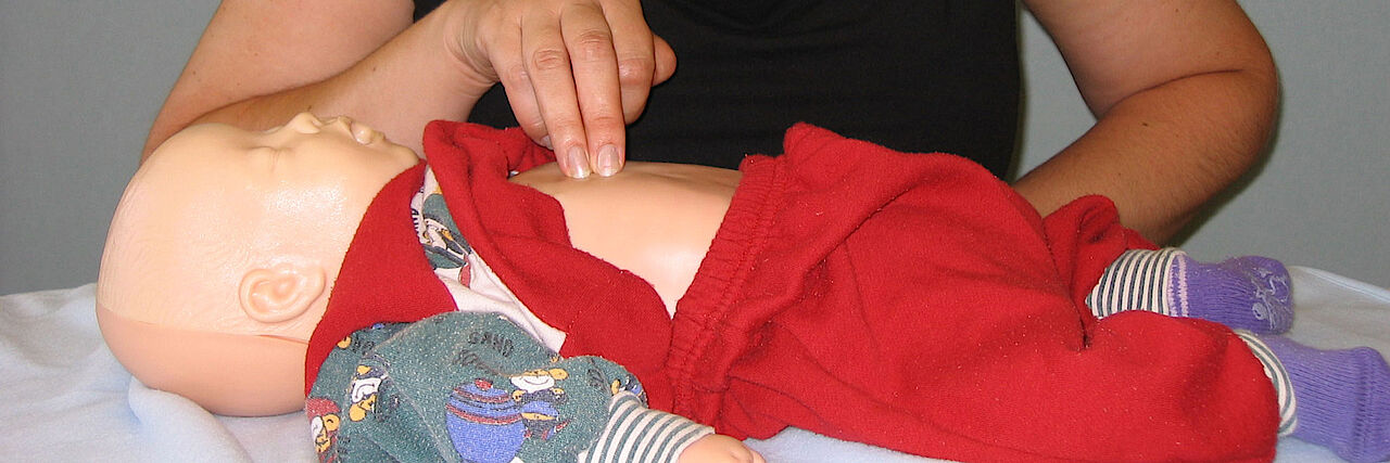 Herz-Lungen-Wiederbelebung bei Säuglingen und Kleinkindern Herz-Lungen-Wiederbelebung bei Säuglingen und Kleinkindern