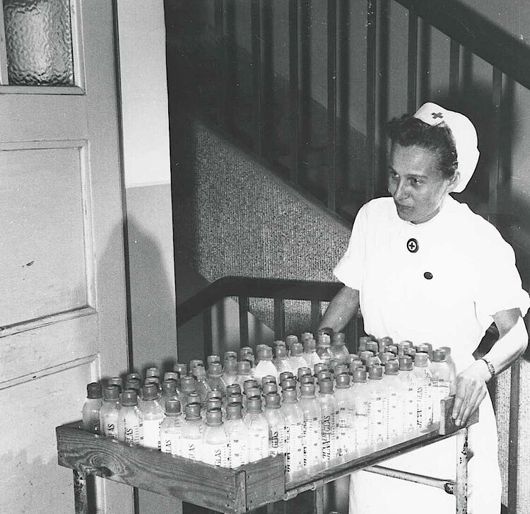 Verteilung von Säuglingsmilch in einem Flüchtlingslager in Wentorf bei Hamburg