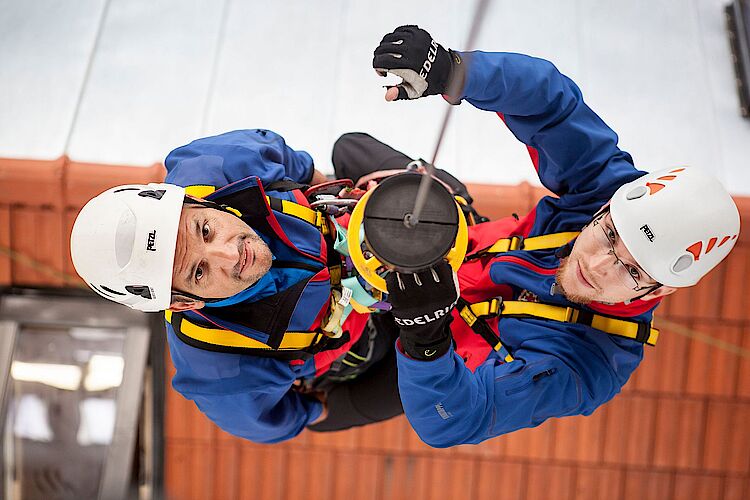 Übung der Bergwacht im Zentrum für Sicherheit und Ausbildung (ZSA) der Bergwacht Bayern in Bad Tölz